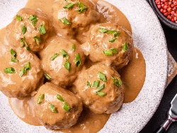 Кюфтета фрикасе с бял сос от кисело мляко, яйца и брашно - снимка на рецептата Кюфтета фрикасе с бял сос от кисело мляко, яйца и брашно - снимка на рецептата